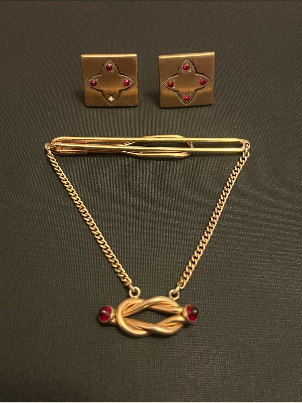 Vintage Swank gold ruby tie bar clip cuff links set